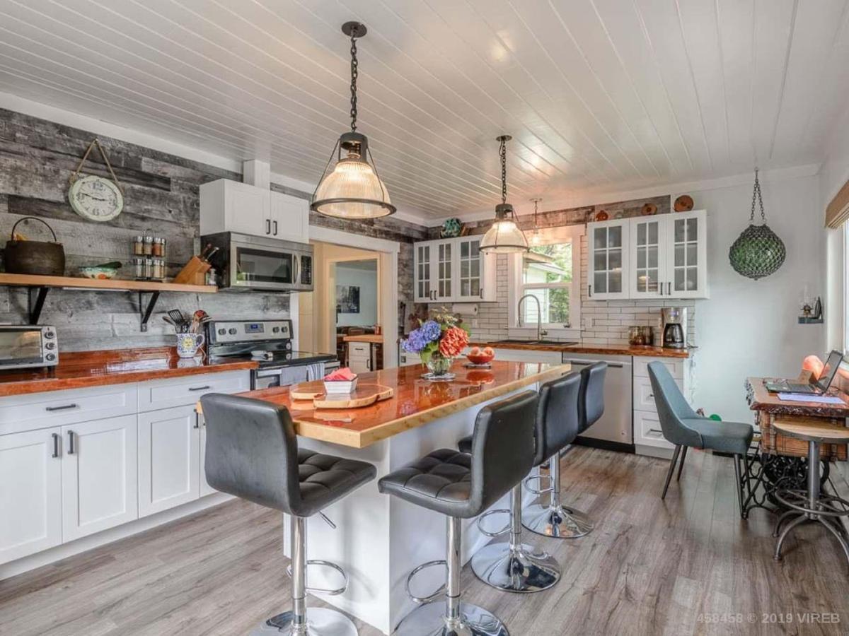 Hotel Woods End Landing à Bamfield Extérieur photo
